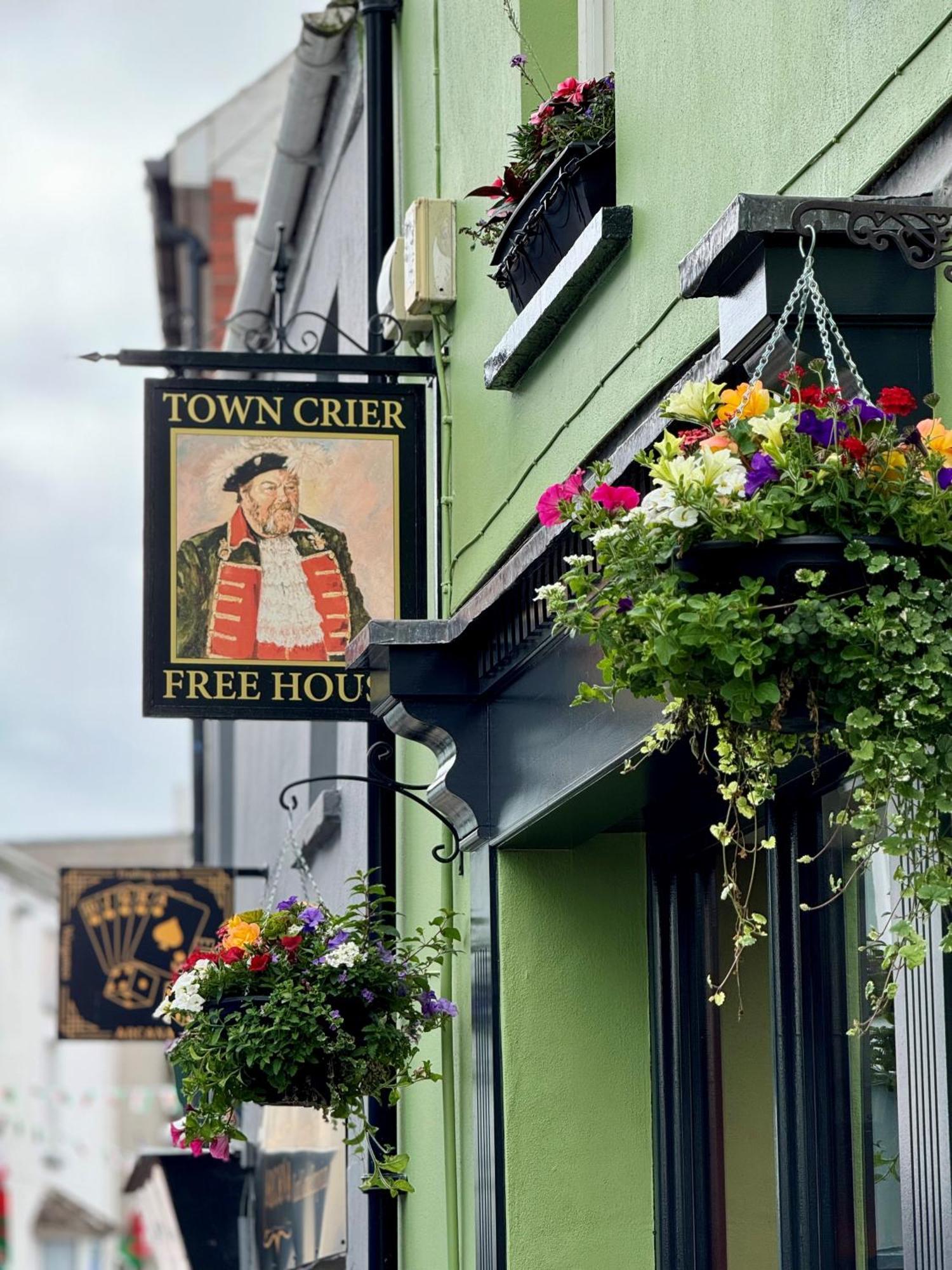 The Town Crier, Tenby Exterior foto
